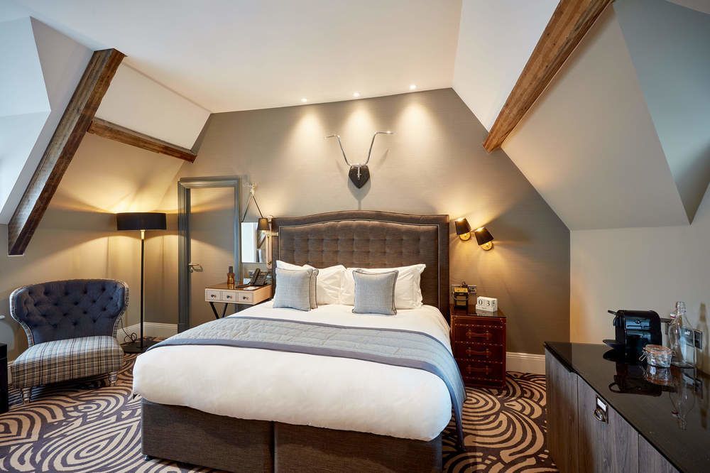 Oddfellows On The Park Чедл Экстерьер фото A bedroom at The Ivy Collection