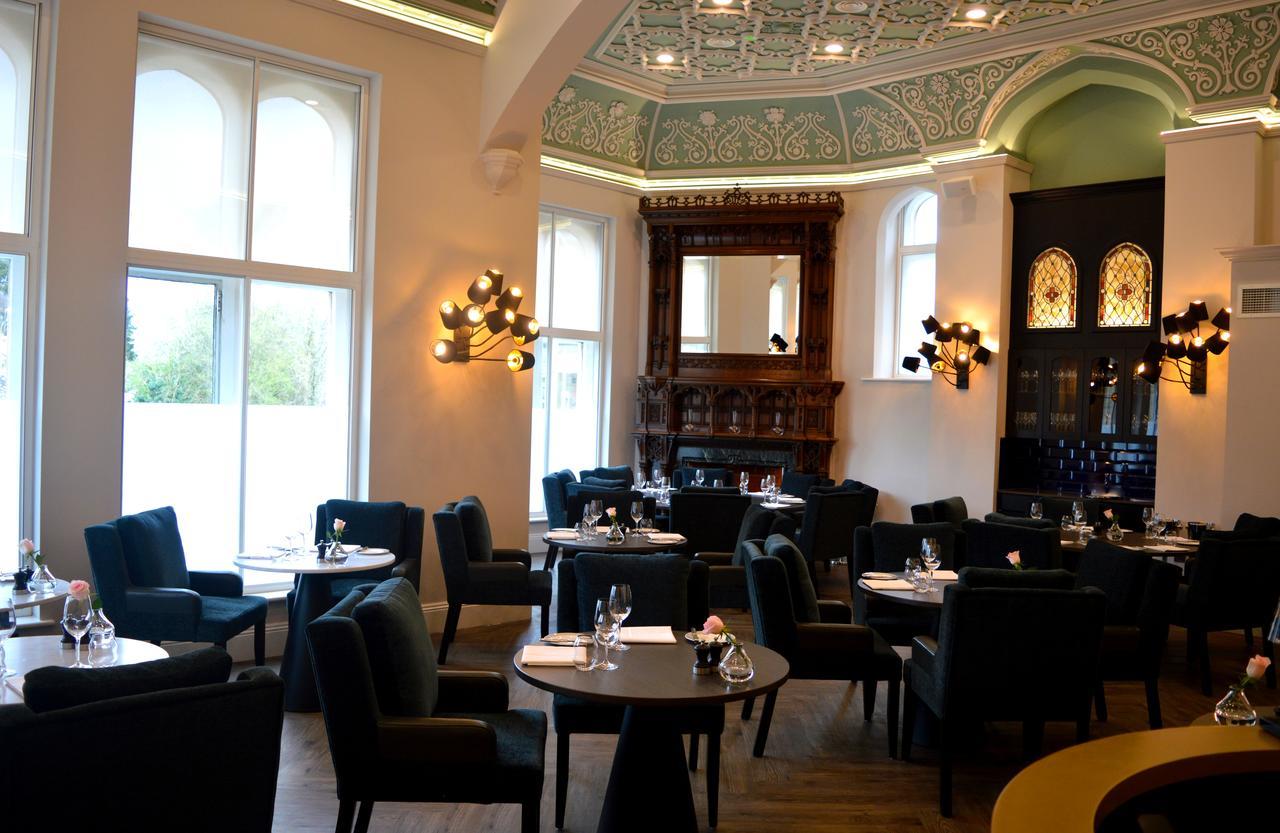 Oddfellows On The Park Чедл Экстерьер фото Interior of the restaurant