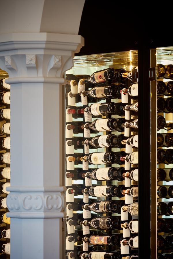 Oddfellows On The Park Чедл Экстерьер фото Wine rack