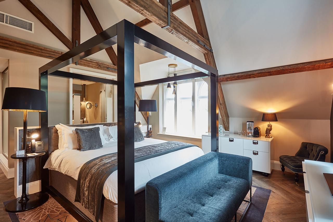 Oddfellows On The Park Чедл Экстерьер фото A bedroom at The Ivy Hotel