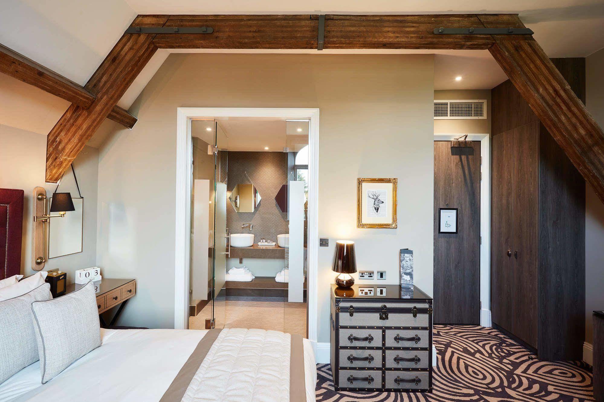 Oddfellows On The Park Чедл Экстерьер фото A room at the hotel