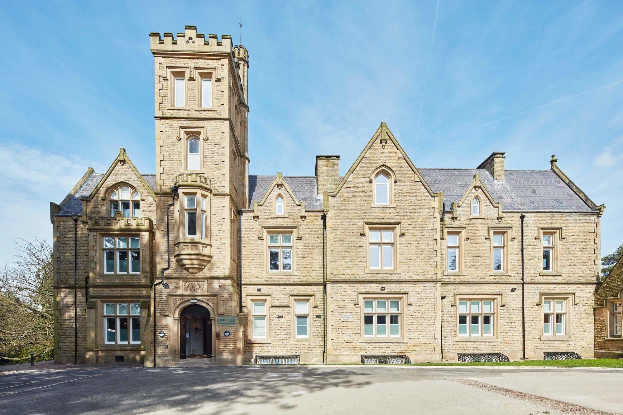 Oddfellows On The Park Чедл Экстерьер фото The former County Hospital, now the University of Huddersfield