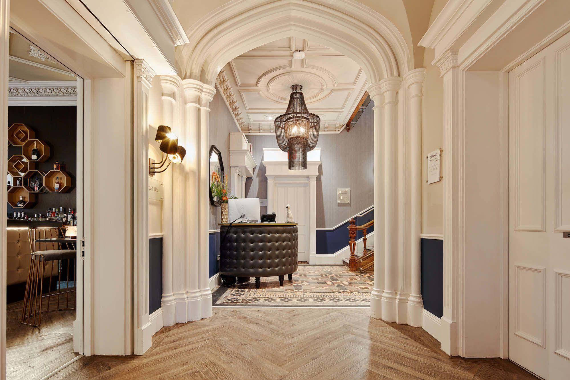Oddfellows On The Park Чедл Экстерьер фото The interior of the hotel