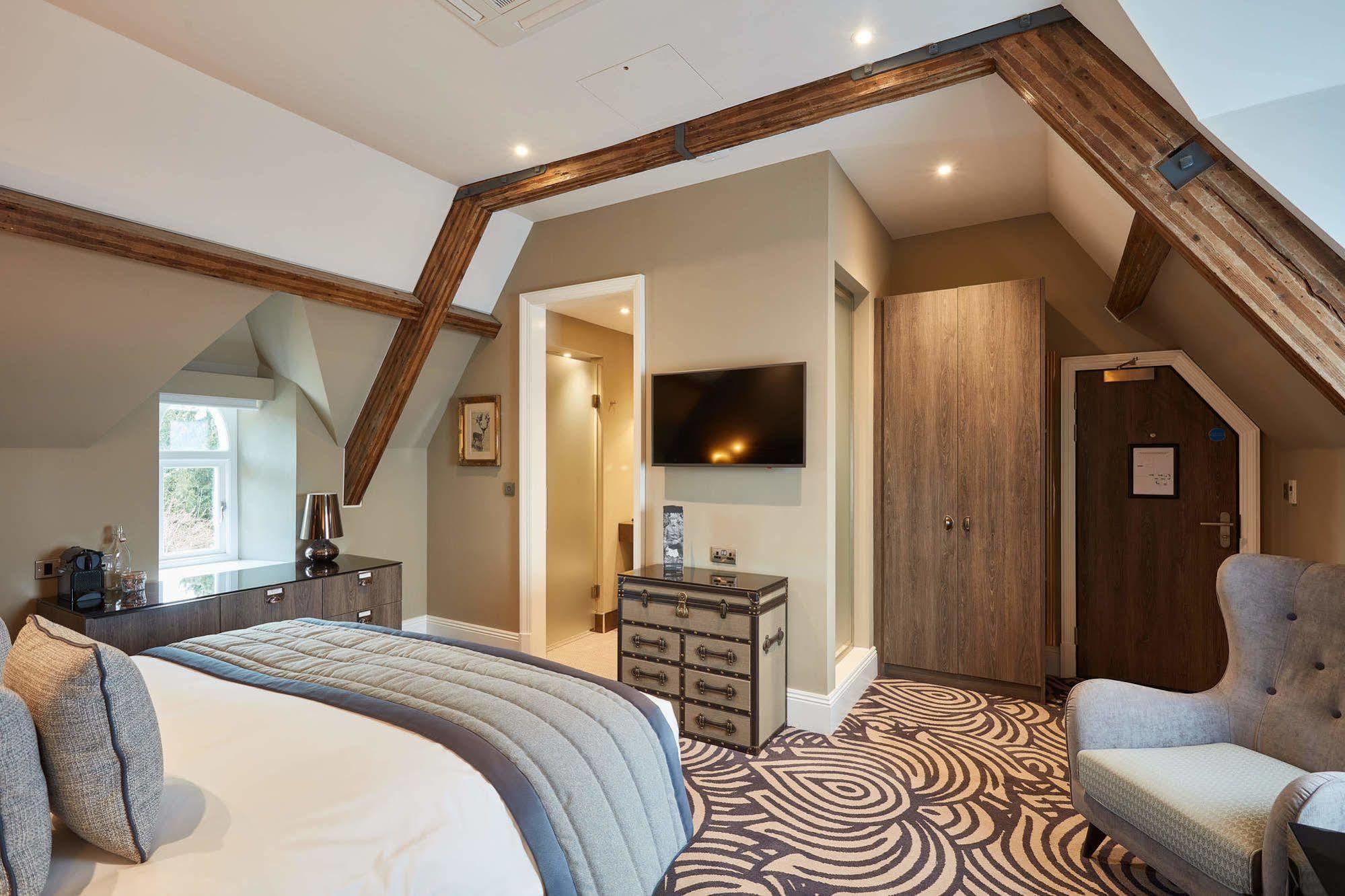Oddfellows On The Park Чедл Экстерьер фото A bedroom at The Old Bank Hotel